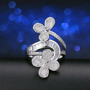 NWOT clover leaf cz ring
